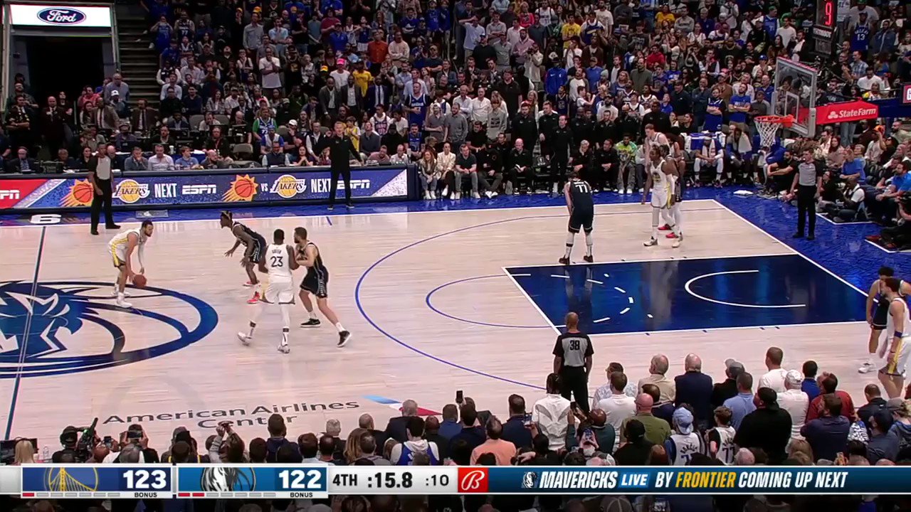 Hoops Bot On Twitter Steph Curry Hits The Layup As The Mavs Leave The Lane Wide Open To Put