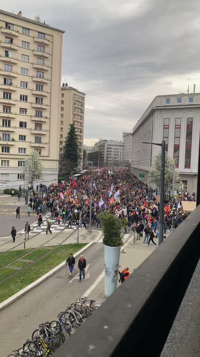 Emporté par la foule…
Bravo #Grenoble
