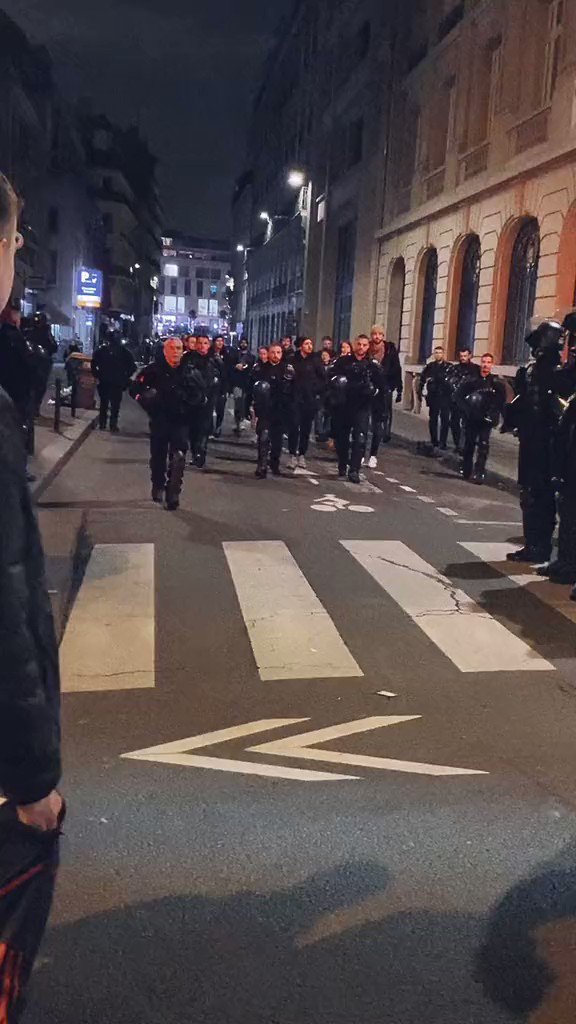 これと同じ光景を🇧🇷でも見た。警察官の中にも反グローバリズムの正義感あふれる人達がいる。事実と人の信念は変えられない。

不正の温床である🇫🇷マクロン政権に強烈な鉄槌を👍🏼✨ 