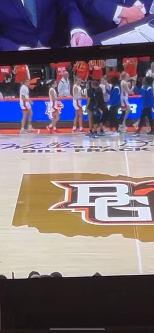 Raoul on Twitter "Another handshake line altercation, this one escalating to a Memphis player