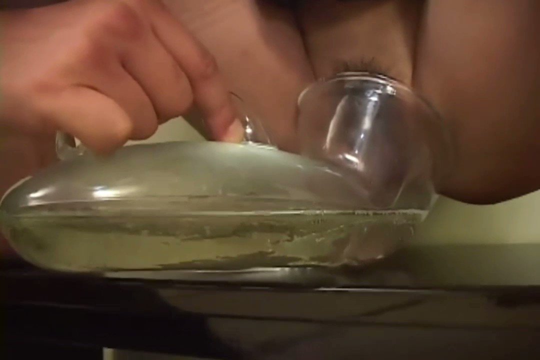 尿液玩弄女奴，自己尿出来的要自己全部喝下去哦完整版在telegram群，想进群的私信我呀202303245     