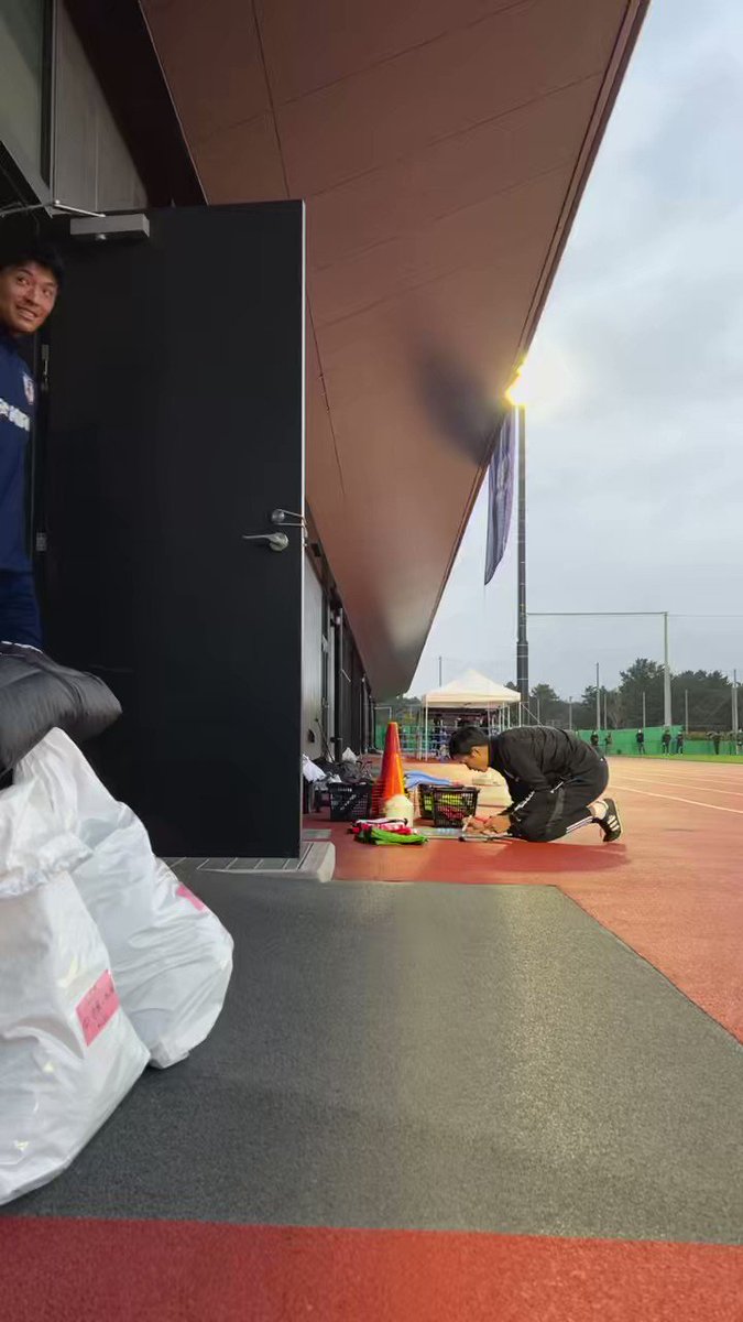 登場の流れが大物～陰性確認オメ🙌
仲良しと噂の #鎌田大地 選手と #久保建英 選手の共闘が観たいコロンビア戦🇨🇴
アイントラハト対決で鎌ぴVSボレ選手も期待大
#サッカー日本代表 