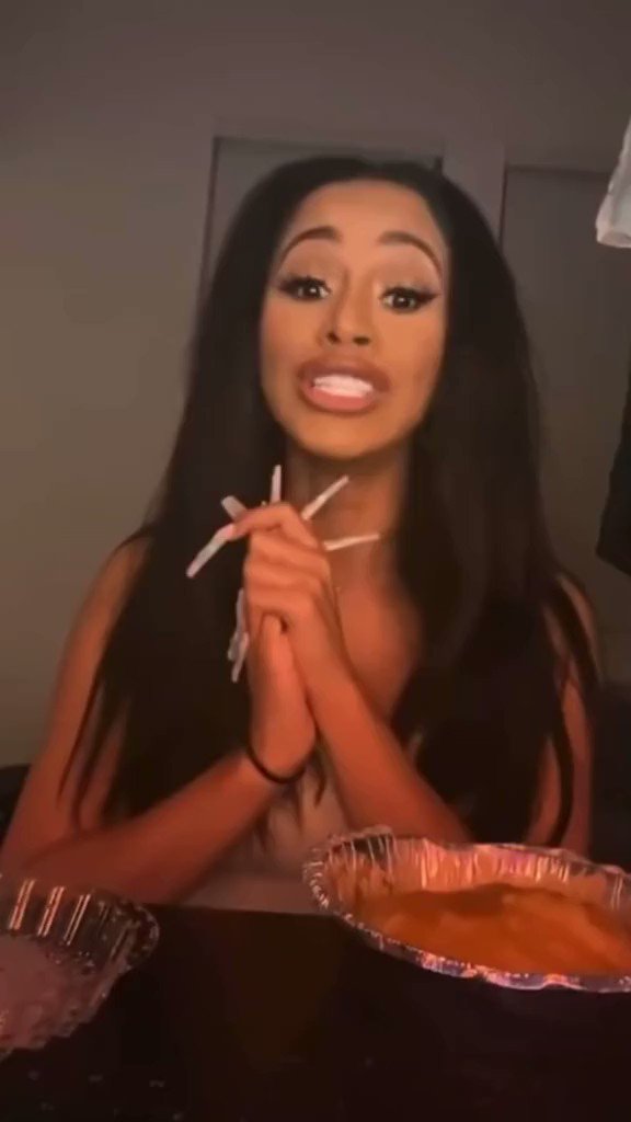 RT @fineelinexwalls: me entering twitter and seeing the video of harry styles kissing emily ratajkowsi: https://t.co/JKQPzPftij