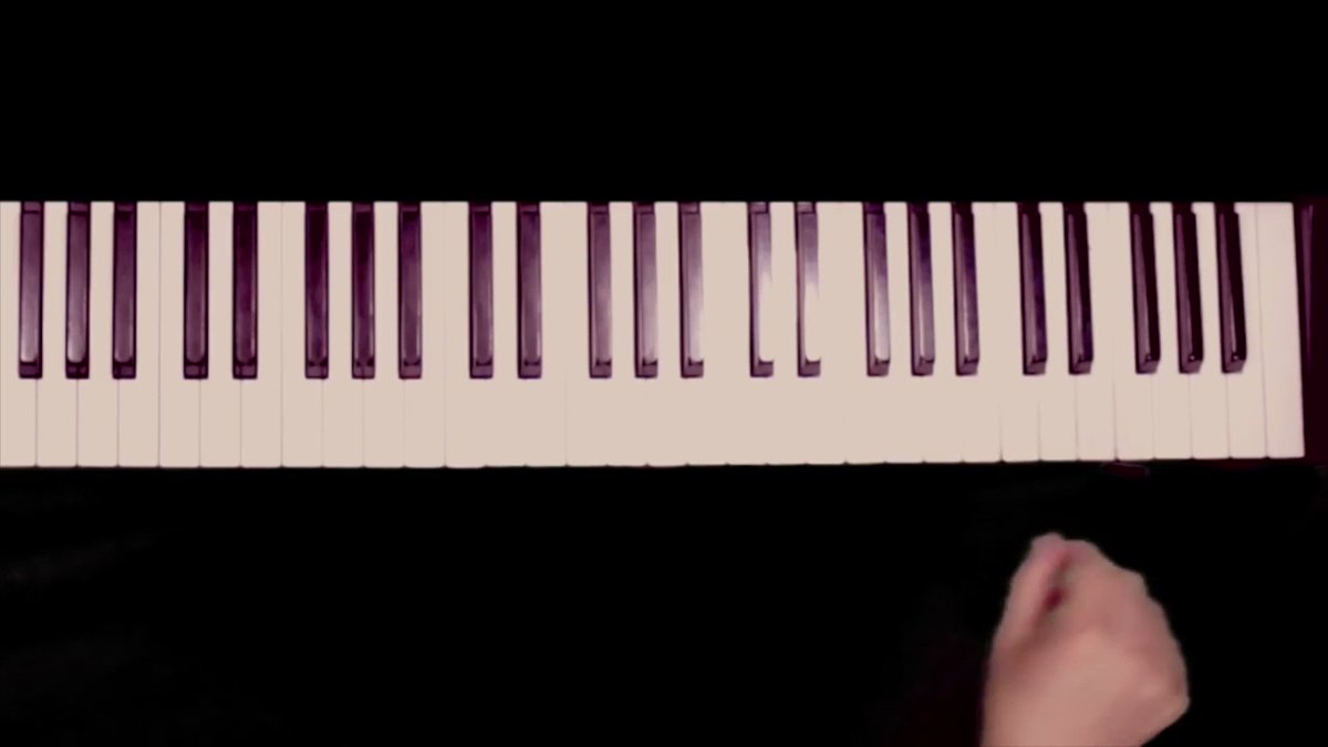 おもしろい
フレットレスのような、ポルタメントをかけたシンセのような、初めて聴く音 