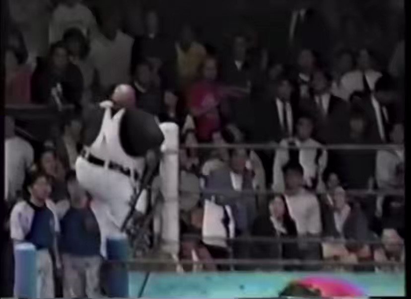 W★INGで一度だけ対決が実現したヘッドハンター同士の対決、マネージャーのヴィクター・キニョネスが泣きながら叫んでいたのが印象的だった。

自分の子供同士が大喧嘩しているようなものだったのだろうか。 