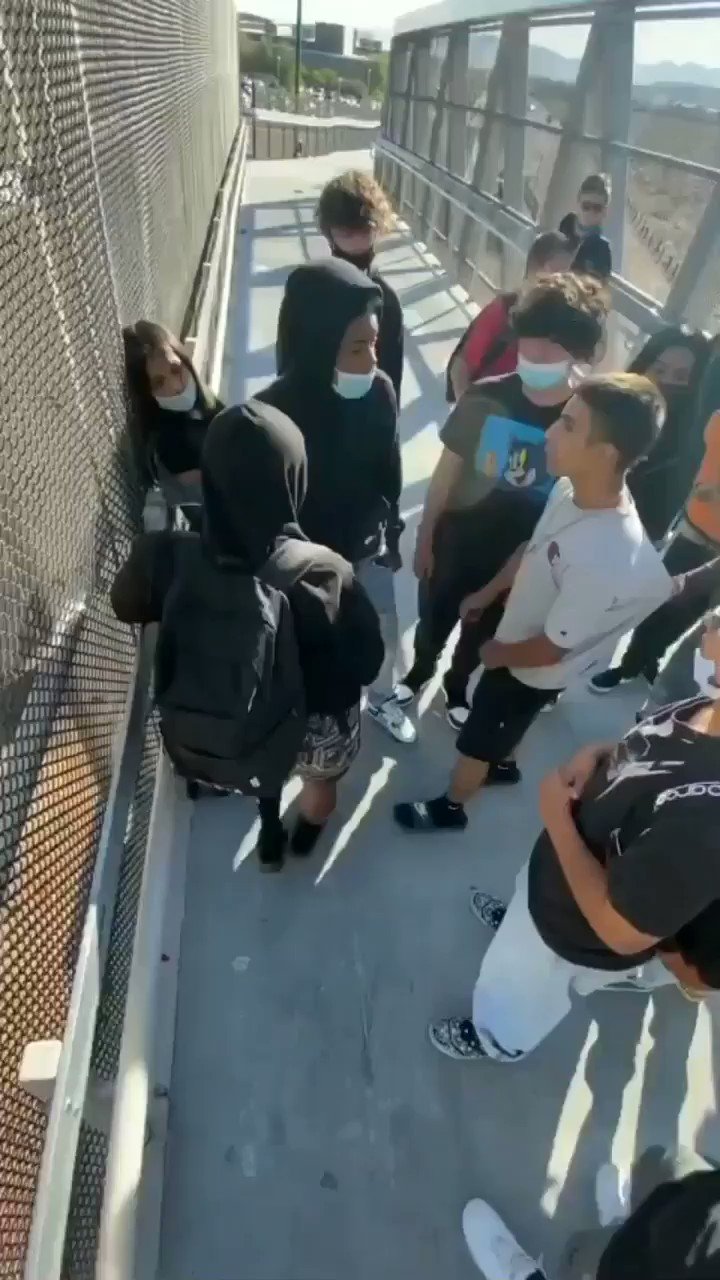 School/street fights on Twitter "the fact that they both in slides🤣🤣