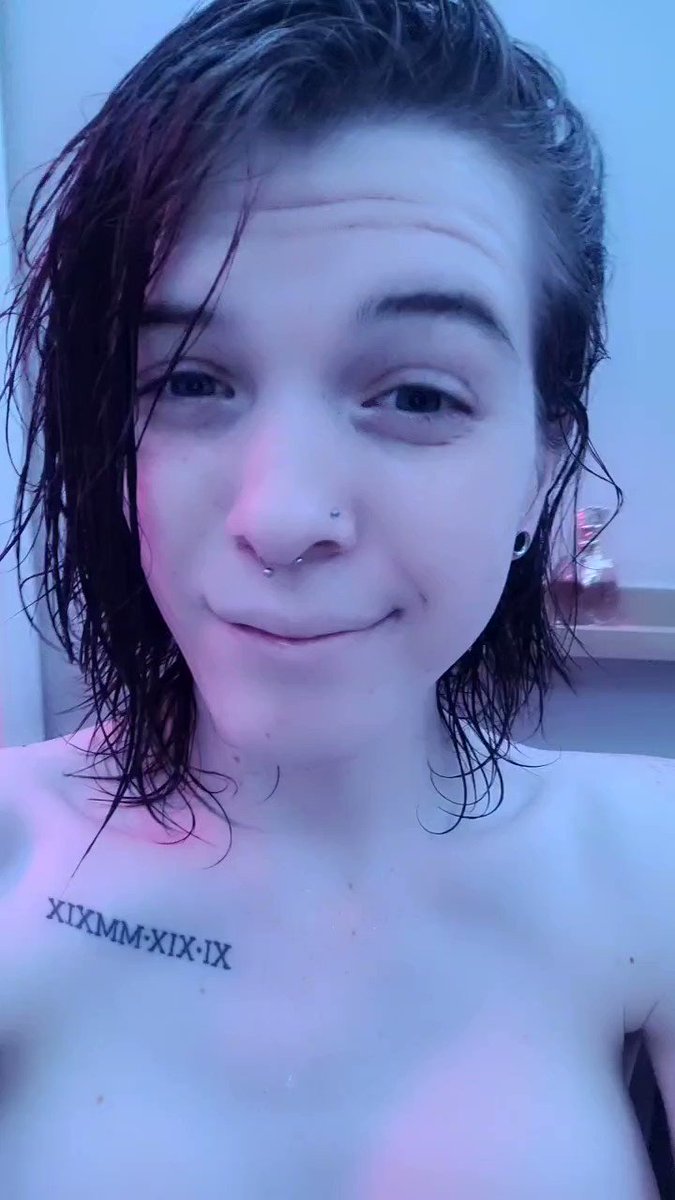 AwwtumDabottom Have some one AM post shower boob action.