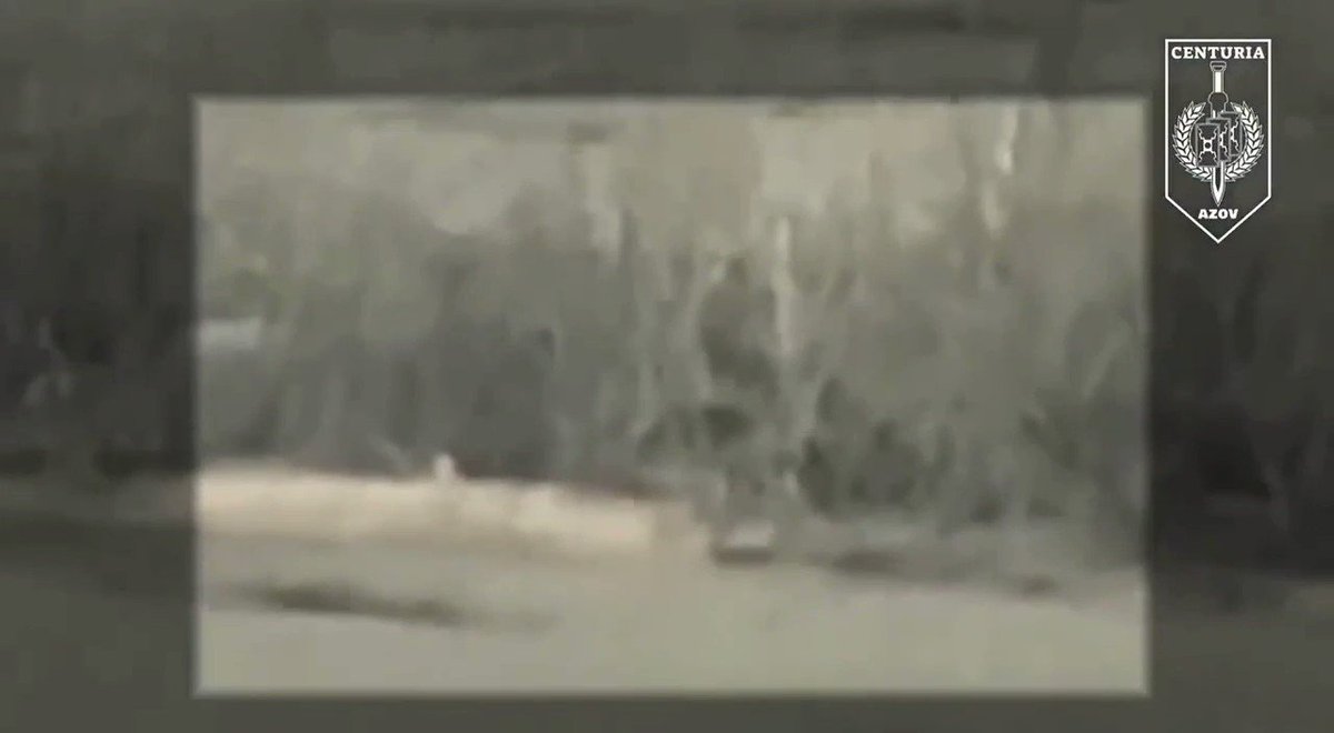 ハンビーに搭載された米国製のBGM-71 TOWを使用してロシアの陣地を標的にするウクライナの軍人。一人称視点から見たアクションのほとんど。

BGM-71H-1-RF「バンカーバスター」ミサイルバリアントを発射することに注意してください。 