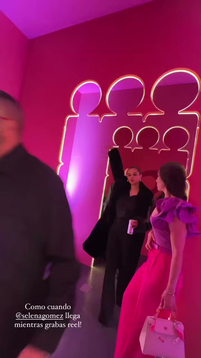 Selena Gomez News on Twitter: "Selena Gomez with influencers at a Rare