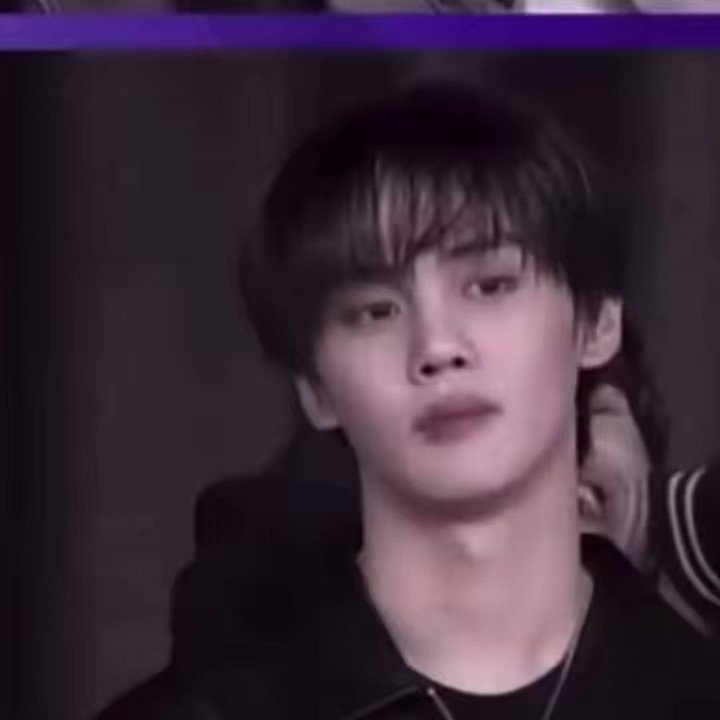 lee-on-twitter-can-someone-block-out-the-back-gyuvin-is-too-fine-for