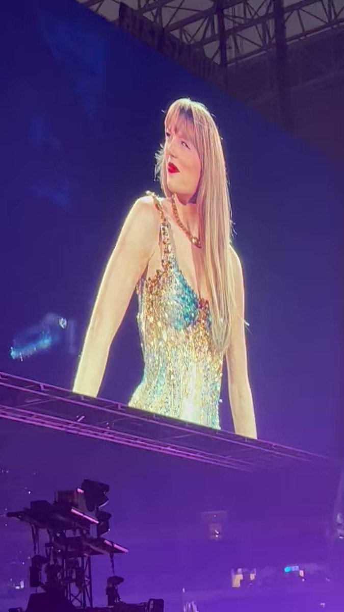 Taylor Swift Updates 🏟️ on Twitter "🎥 Taylor was just so 🥹🥹🥹 in