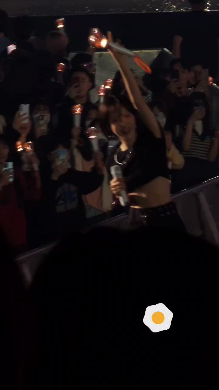 [閒聊] 昨天在Red Velvet演唱會看到Wendy驚訝的原因
