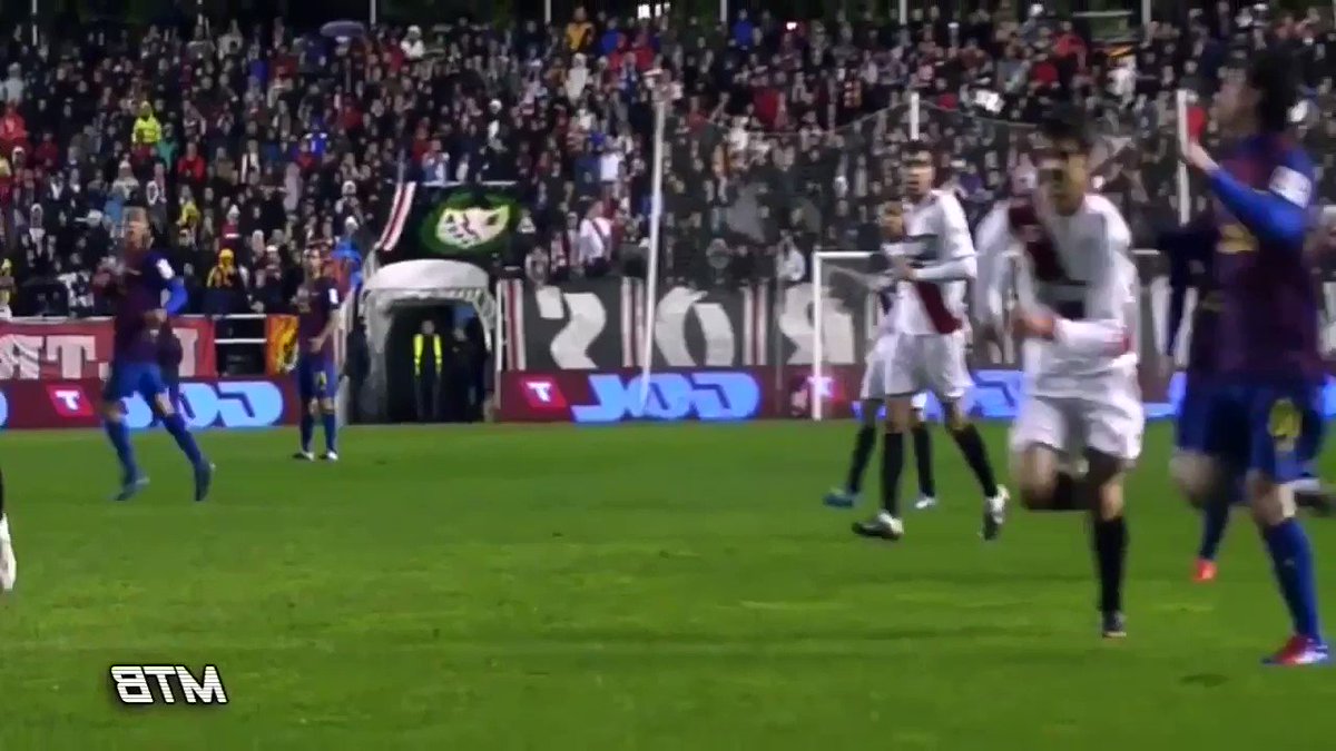 メッシさんはサッカーにおける個人戦術という個人戦術を全て網羅しておられる。バルサカンテラ出身見れば良い仕事してるのは間違いないけど、ここまでの選手はさすがに見ない。まあ天才なんだろうなと。
加えて単なるボールを扱う精度もキック精度もアジリティも体幹安定性も極限。 