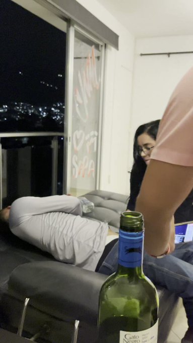 "Espero ma&ntilde;ana no recuerde nada de esto." 🤫 https://t.co/0jhSqpeEuh<a href="/tag/pelajemix"class="tags"><span>#pelajemix</span></a>