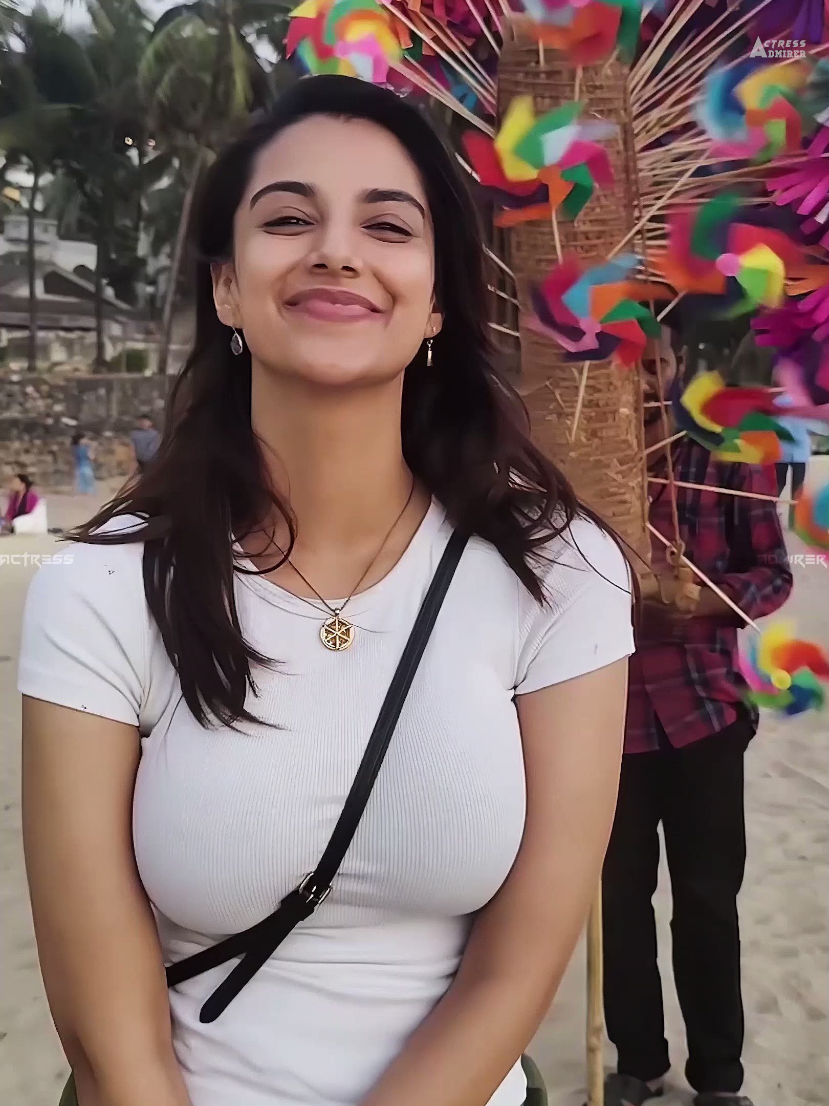 kmiYByqImehgoav5?format=jpg&name=4096x40