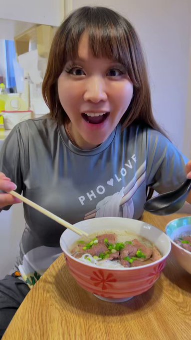 Authentic home assembly pho! @nomsdesigns & Momma Tong partnering up to bring up awesome pho soup combo
