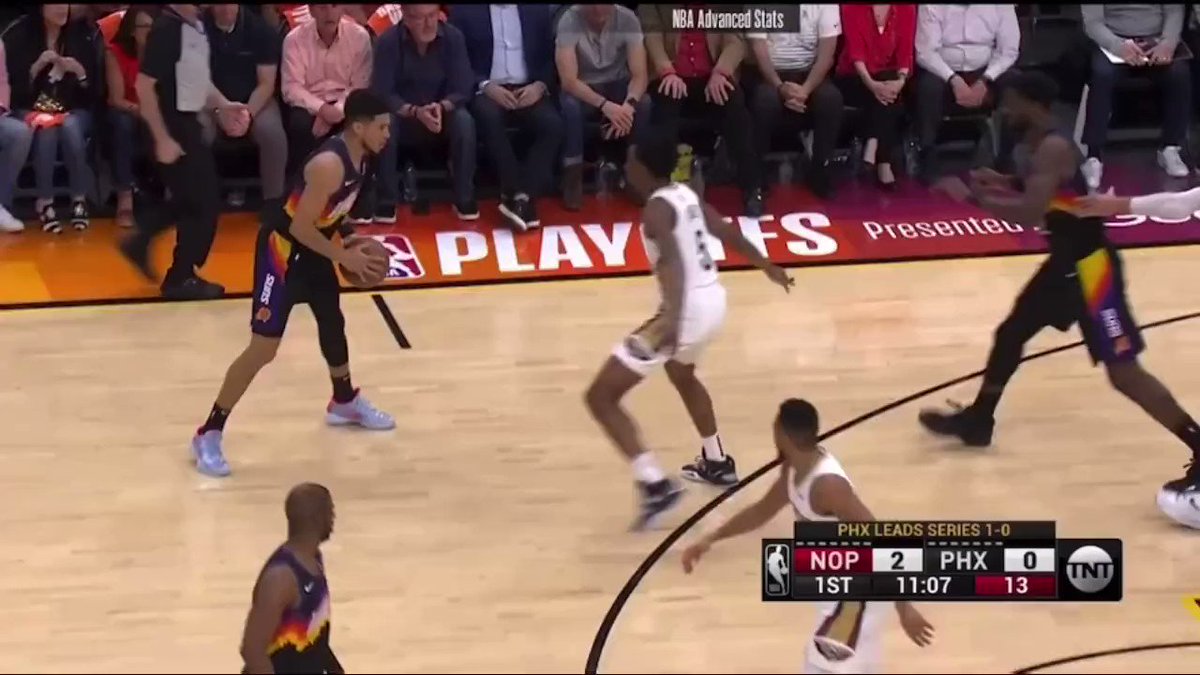 RT @ThomasBuckets78: Devin Booker drops 31 points in the first half during the 2022 playoffs https://t.co/wth6OgQc1z