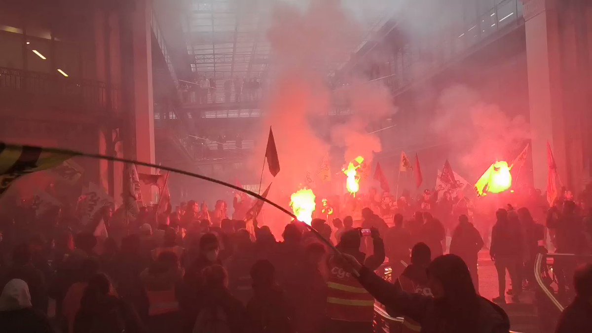 French Pension Protesters Storm Paris BlackRock Headquarters 1j4PVL--jAKuPccJ