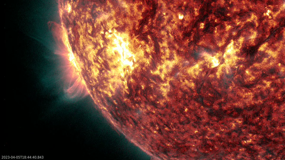 Вспышки на солнце 2023. 4 июля 2024 вспышки. Мощнейшие вспышки на солнце. Зарождение солнца. 4 июля 2024 вспышки.