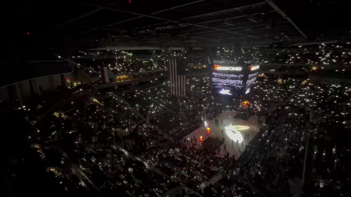 RT @MikeESPNSA: Austin fans getting hyped for the Spurs intros… #SpursGetMoody #PorVida https://t.co/2qp4prmeTY