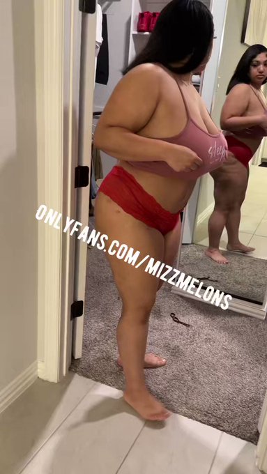 My favorite bed outfit besides being NAKED 😜

https://t.co/q01NyFBOcv https://t.co/zKQH1zGchQ