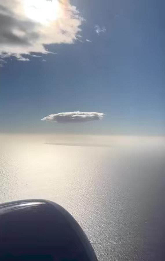 RT @fasc1nate: Solo cloud giving off some Nope vibes.  https://t.co/OHVg8VNTu6