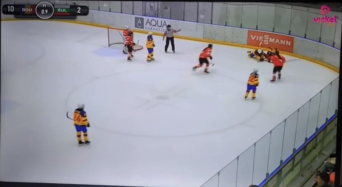 Hockey Worldwide on Twitter "BENCH CLEARING BRAWL AT THE WOMEN’S WORLD