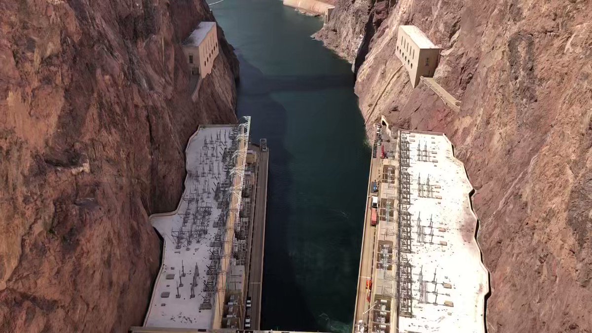 Ian James on Twitter "The last time Lake Mead was nearly full, lapping at the spillway gates