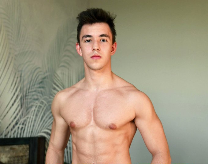 Hope you all had a wonderful Easter...here's your bunny! #JockMenLive 
https://t.co/wdyTv9XVGB #camguy