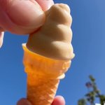 ローソンより新発売!ソフトクリームのあたまだけをグミにした!