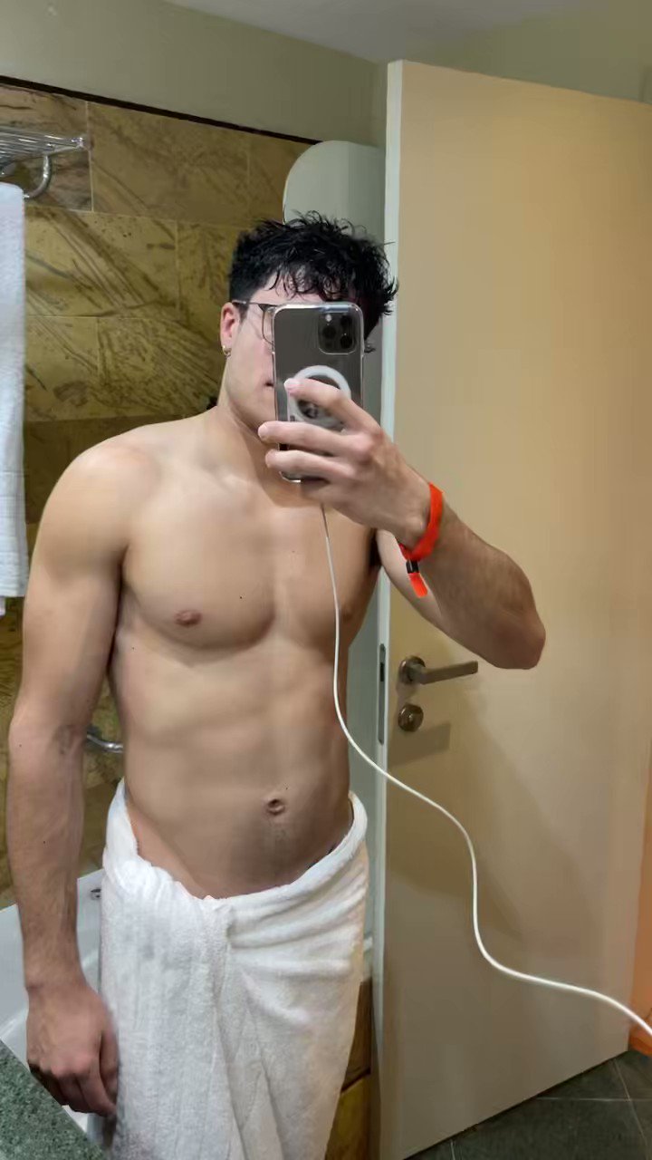 Edgar Cerro López on X: Me estoy pensando lo del OnlyFans… debería?🤞🏽✨   X - ordermark.com