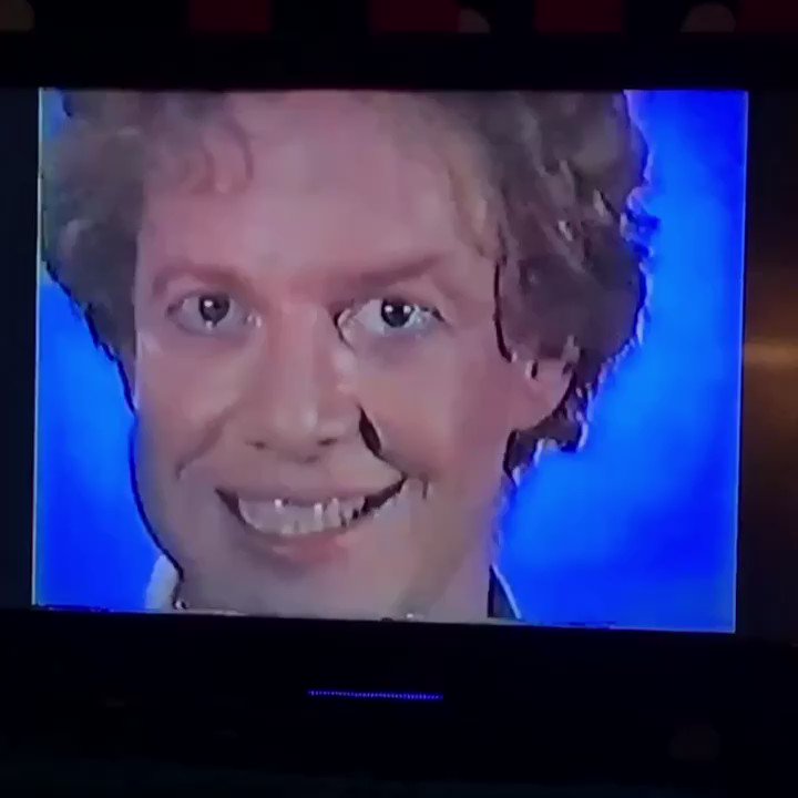 dean ween lobster claw machine (wbnheros) / Twitter