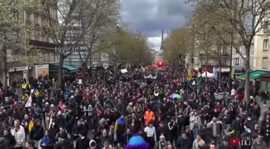 [問卦] 法國罷工是因退休62延到64歲？