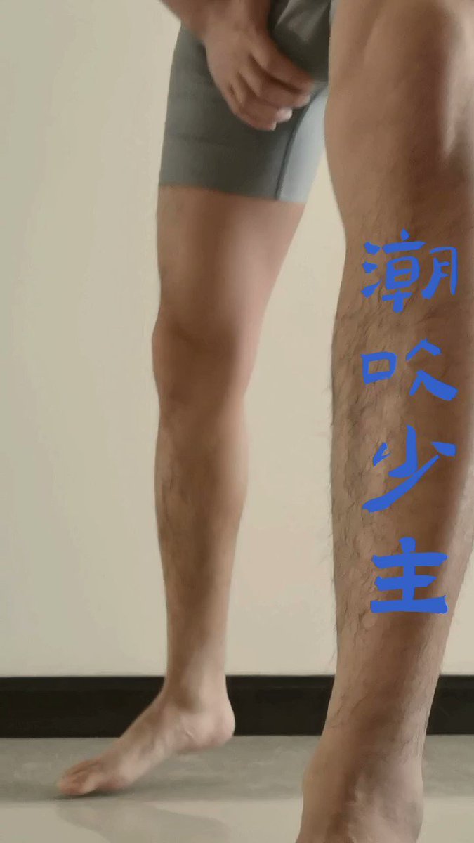 戴着锁实在憋不住了,只能尿裤子了。
淋湿内裤,顺着大腿流下,哗哗啦啦的敲打地面,放松又满足。
#piss
#panweing
#chas
