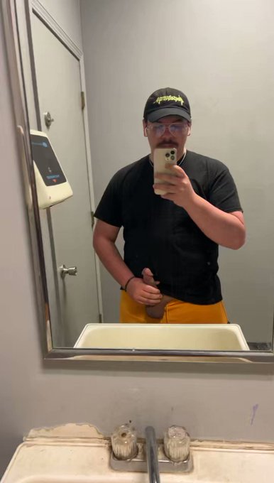 Had a whole other load to drop at the laundromat 😏 https://t.co/vk9j0zo7QG