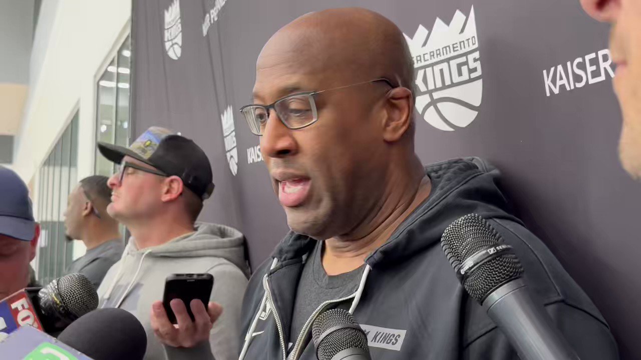 [花邊] 勇士給予愛與祝福 Brown開玩笑:這是陷阱!