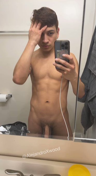 Goodnight ?. Say it back and post your hottest nudes/ vids below ?? @alejandroxwood1

⁃10% off the next