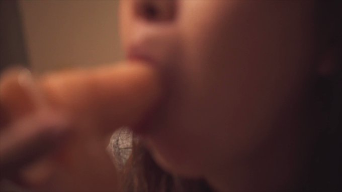 嫁に他人棒しゃぶらせたい。 https://t.co/0yLYyYQO79