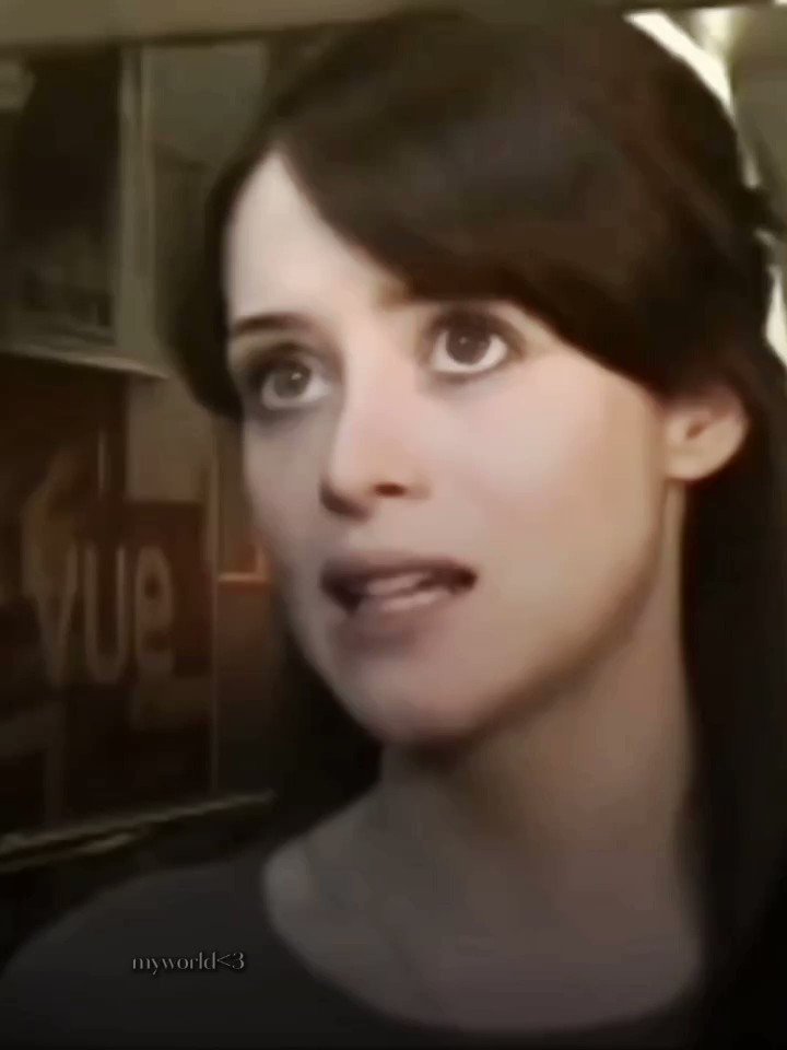 Happy birthday QUEEN CLAIRE FOY    