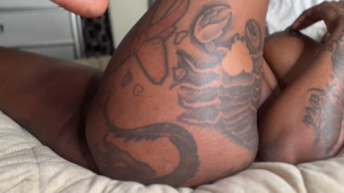 whole lotta ink between me & @ZLOVE_theGOAT 
RT if y'all like creme filled chocolate ??
$5 https://t