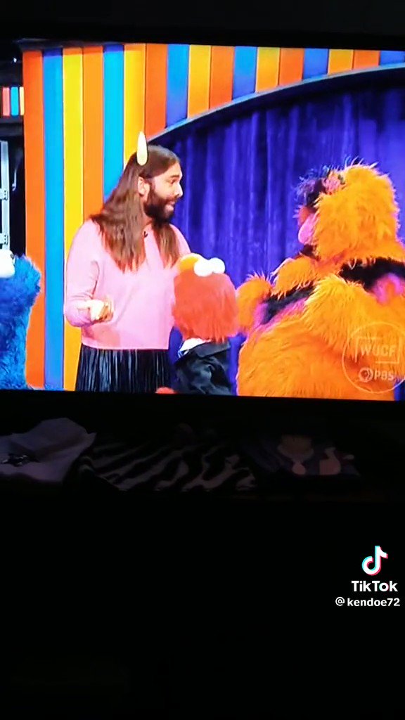 "WTF happened to Sesame Street?" DL4pLN0ZjvCv96al