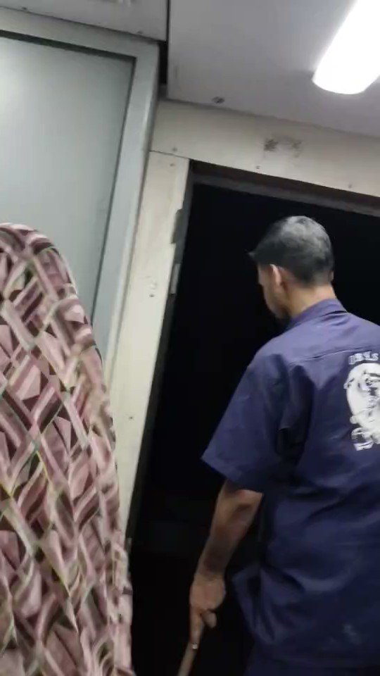 मुंबई Matters™ ️ on Twitter "Watch what the on board Housekeeping