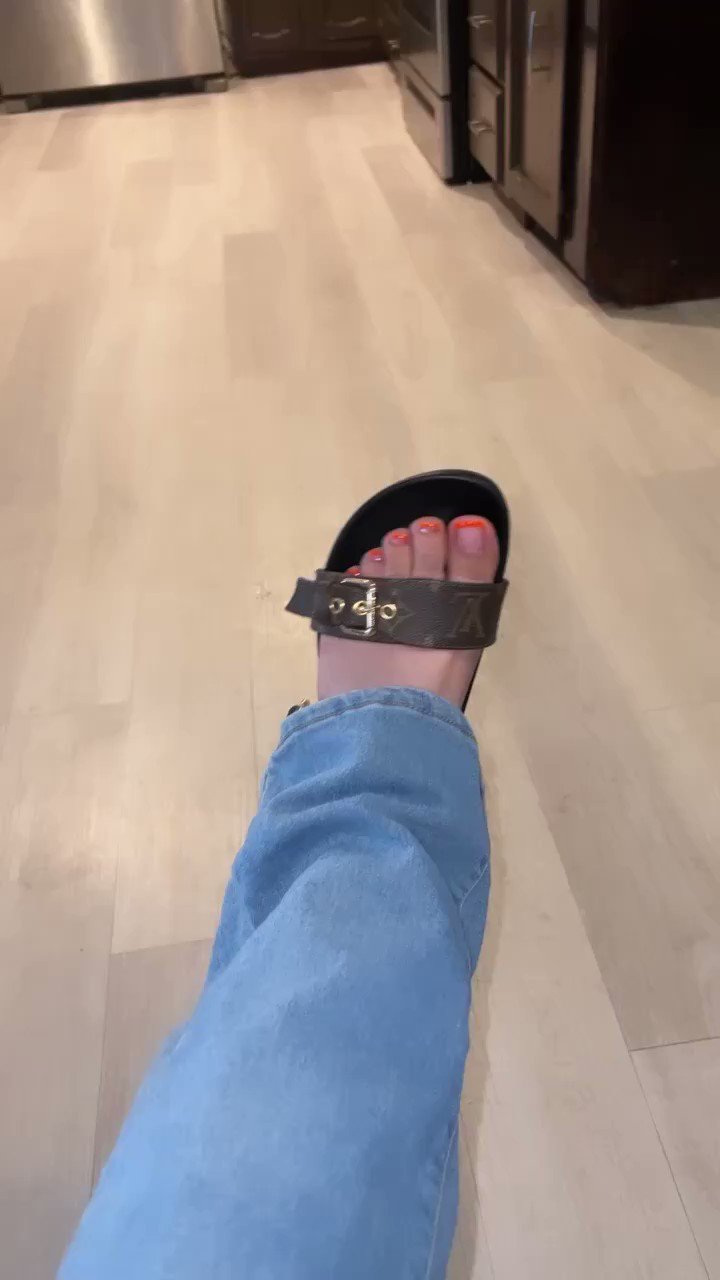 louis vuitton bom dia mule on feet