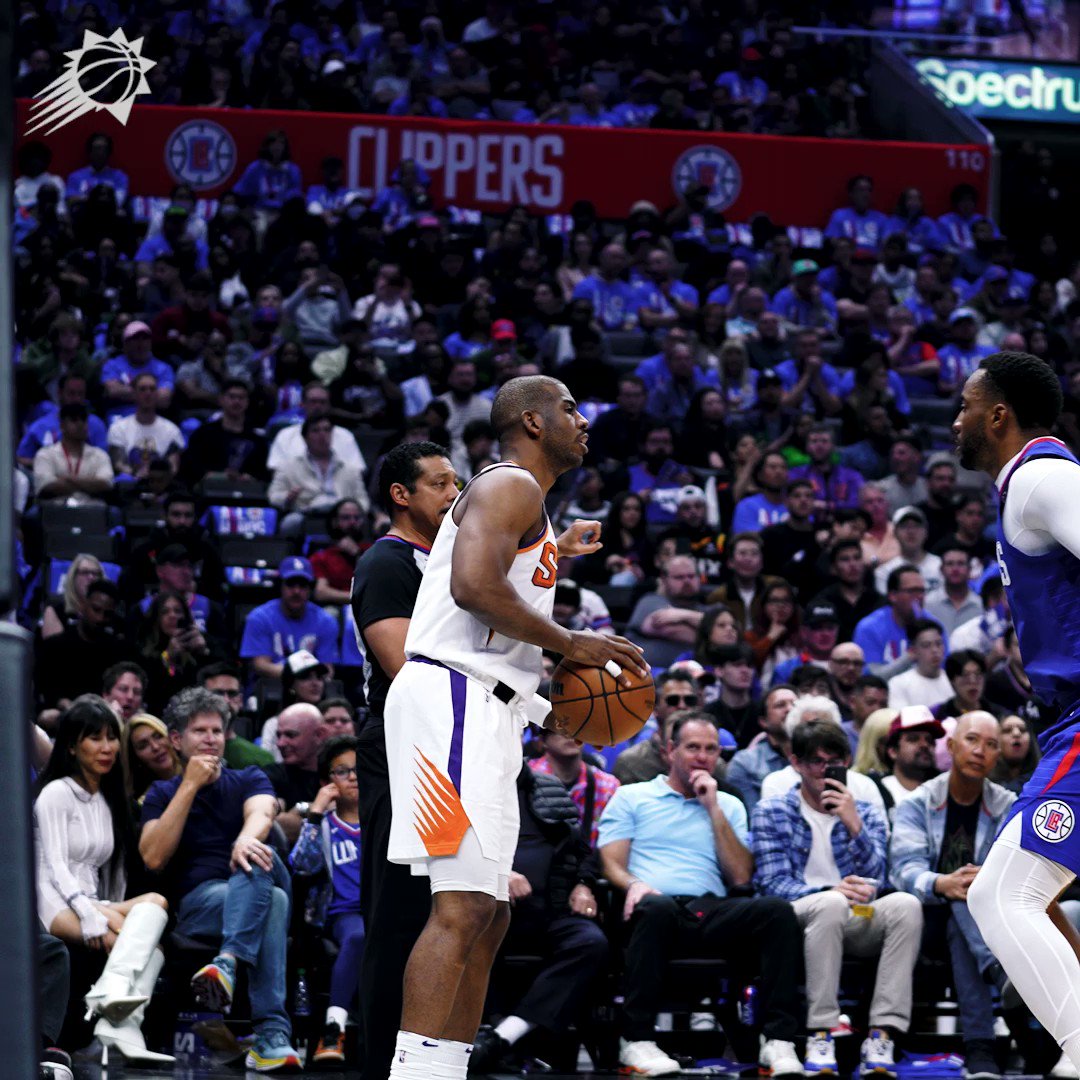 RT @AndrewLeezus: Devin Booker.. his game is art. This was too tuff.. https://t.co/TGngUY7xK5