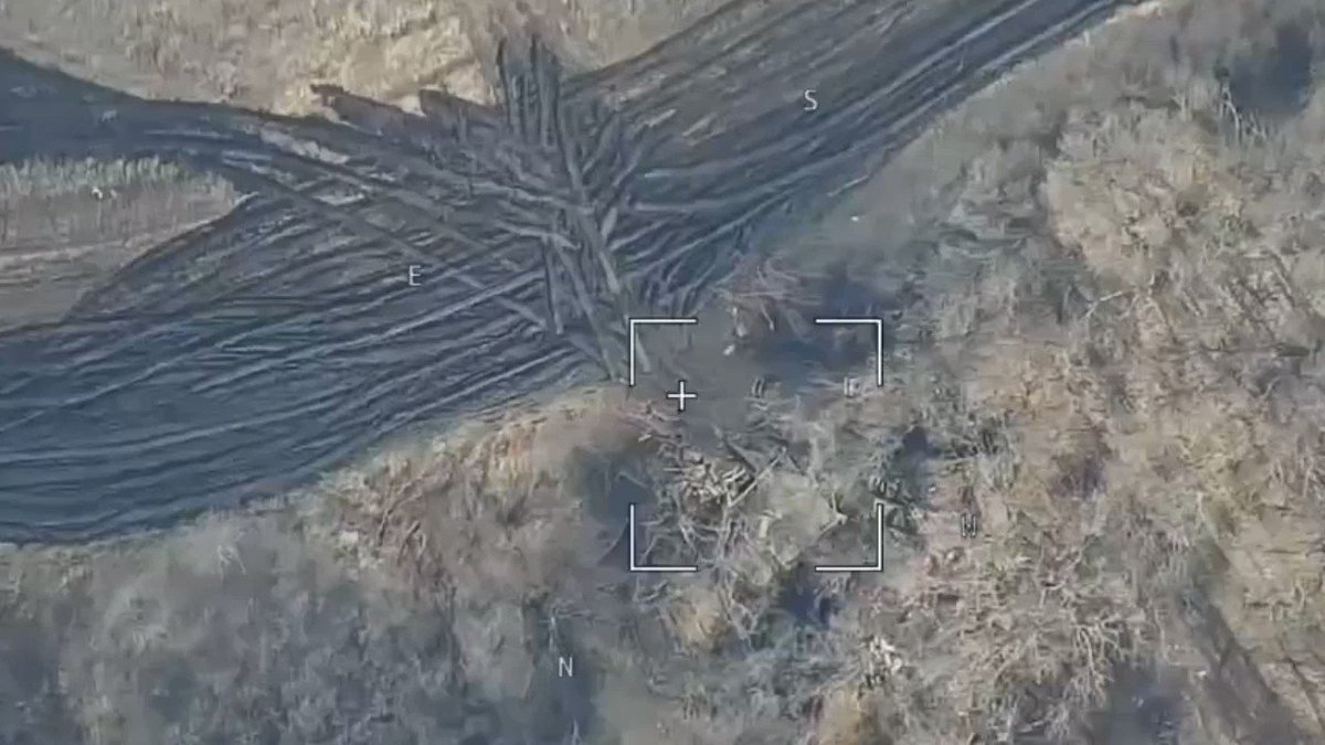 LogKa on Twitter "Lancet drone strikes another M777 artillery that was