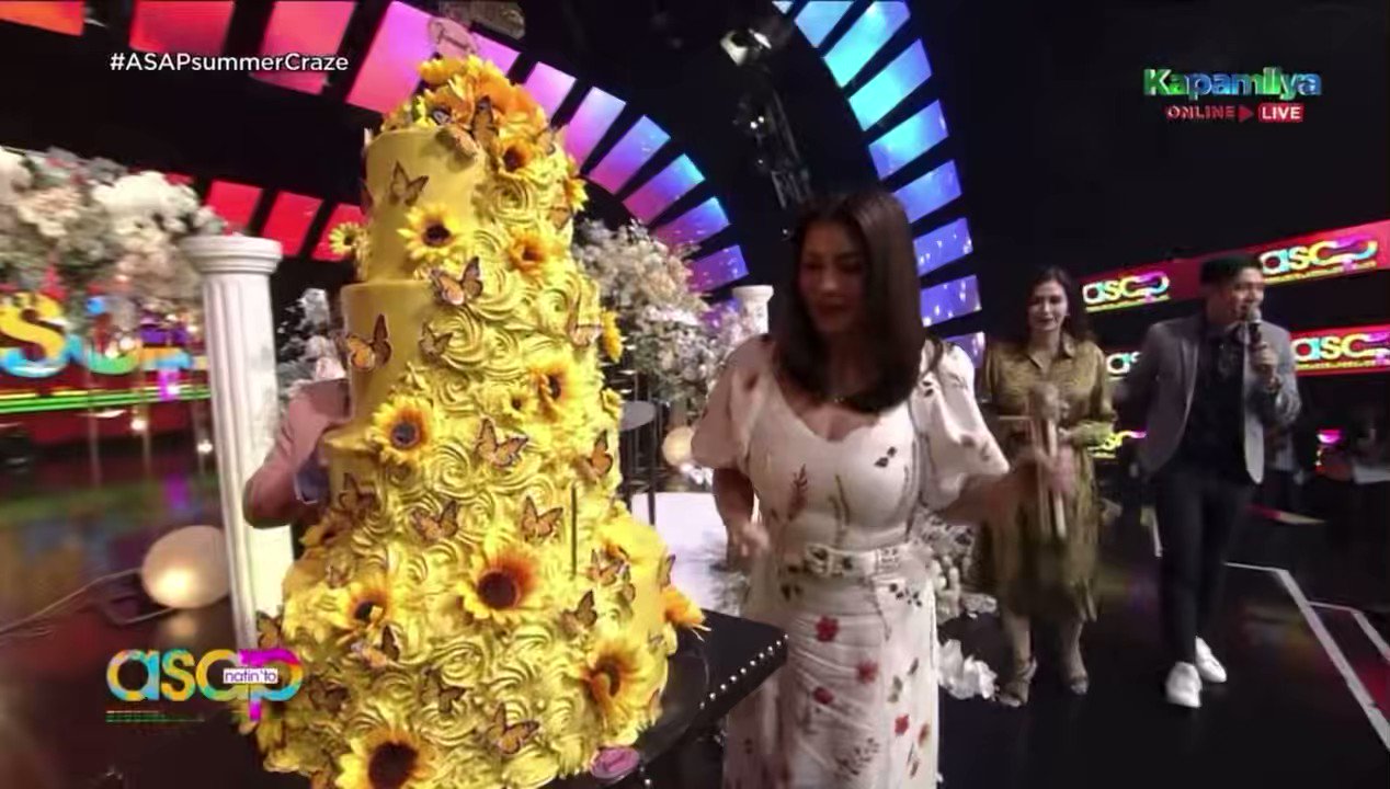 Happy birthday, Queen Regine Velasquez!

HappyBirthday Songbird REGINE 