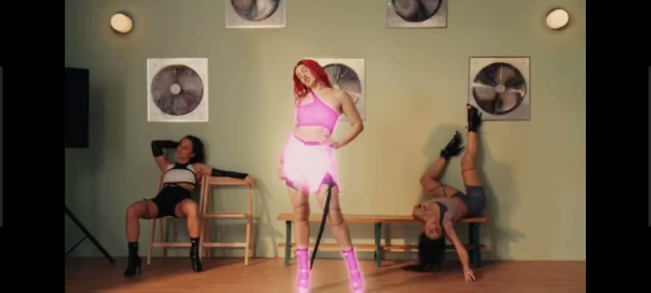 [閒聊] LE SSERAFIM & Rosalía 相關事件整理