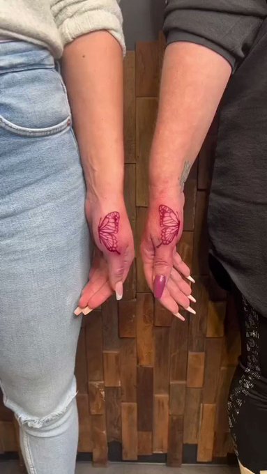 Would you get this matching tattoo with someone? 🦋⁠
(by lakimii_koeln⁠ on IG) https://t.co/byKcYT6eU