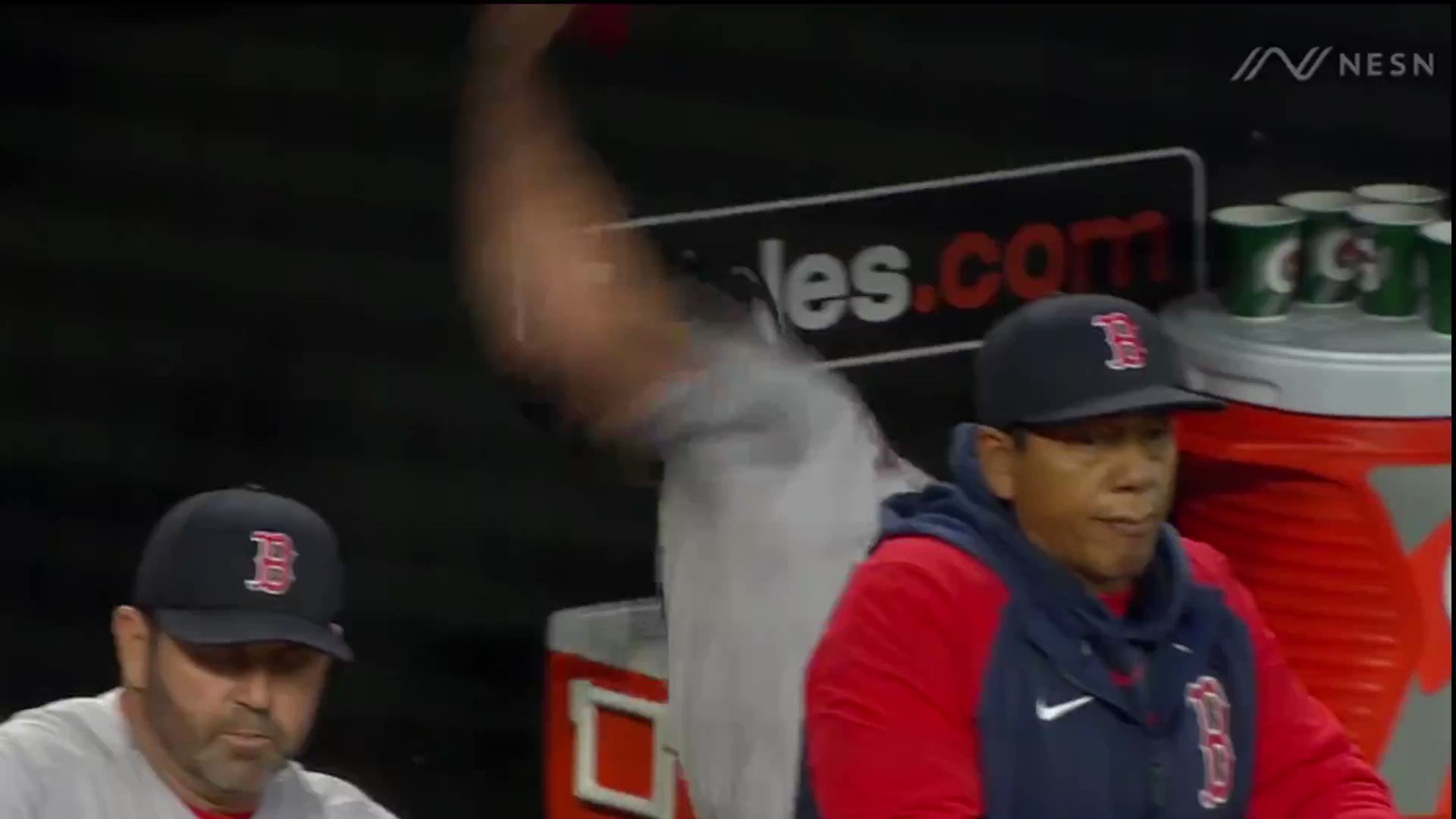 [分享] Chris Sale 怒捶開特力冰桶