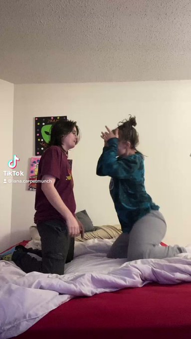 lil throwback of us fooling around 🥵😘 https://t.co/y6MwDz266Z